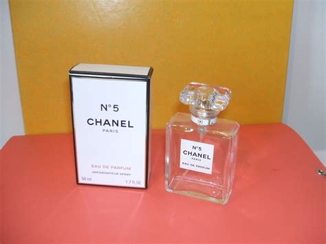 flacon de parfum vide chanel geant 